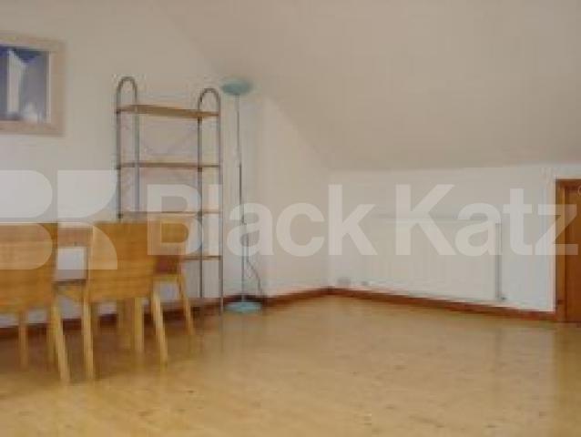 			MINS TO PARLIAMENT FIELDS, 2 Bedroom, 1 bath, 1 reception Flat			 Glenhurst Avenue, KENTISH TOWN-DARTMOUTH PARK